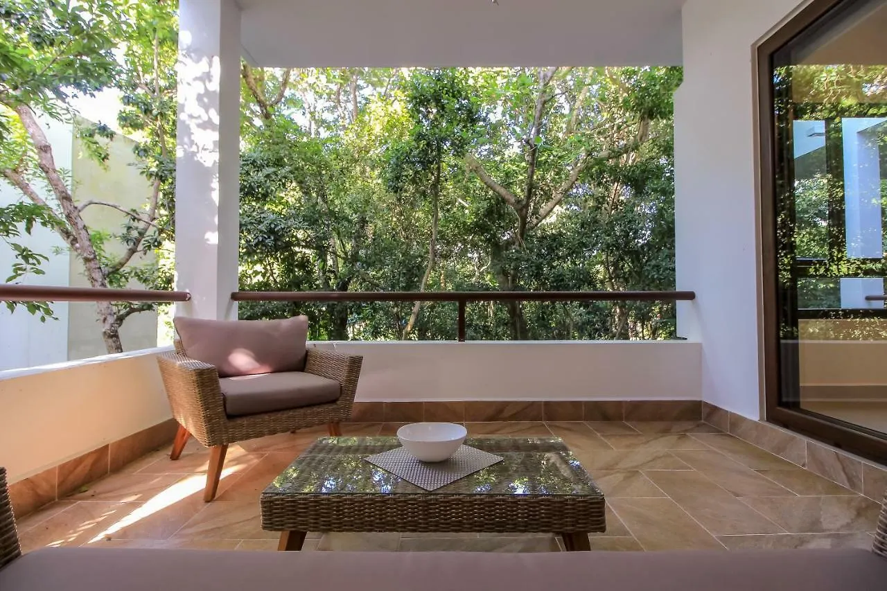 Fantastic Condo With Balcony, High Speed Internet, Pool Facilities In Akumal